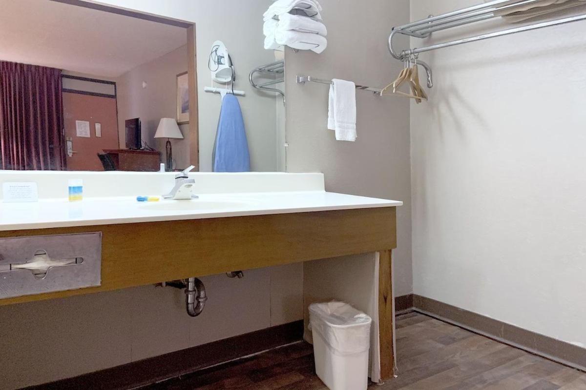 Paris Inn And Suites Екстериор снимка